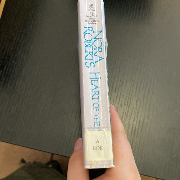 Nora Robert’s - Heart Of The Sea - Picture 3 of 6